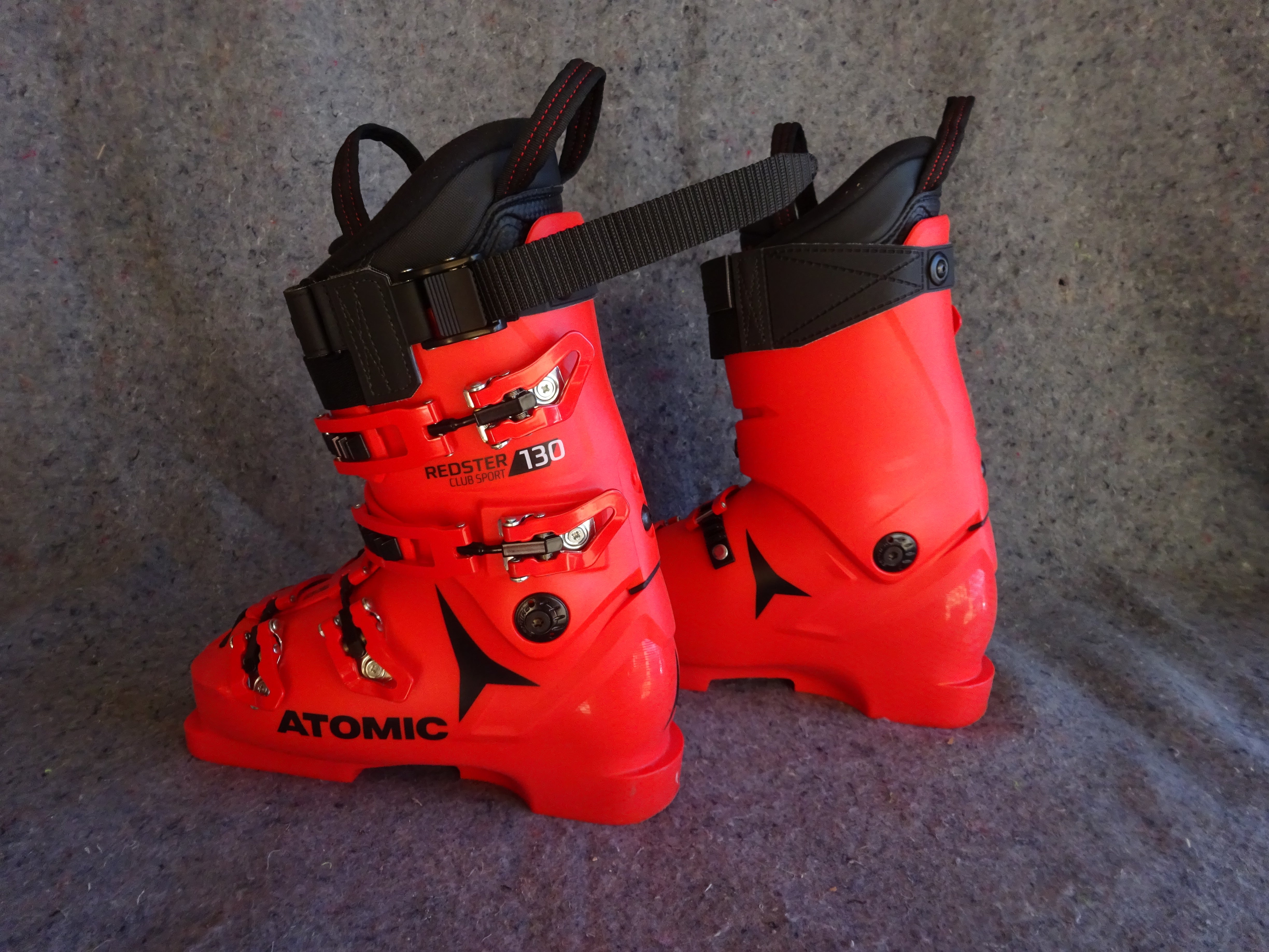 2022 Atomic Redster CS130 Ski Boots NEW! Size 25.5