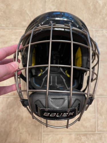 Used Large Bauer  Re-Akt 200 Helmet