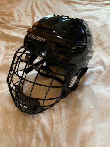 Medium Bauer  Re-Akt Helmet + Cage