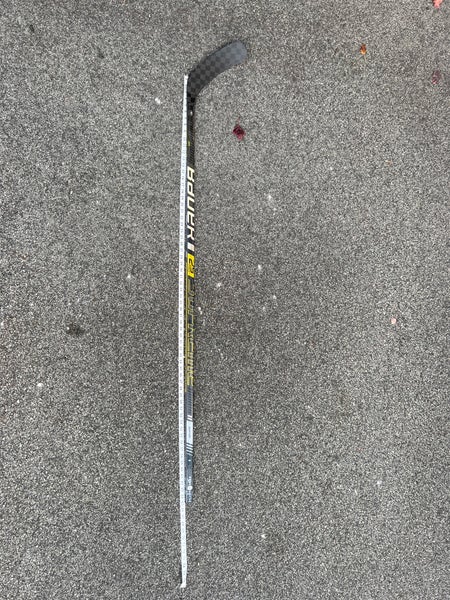 Senior Right Handed P92M Pro Stock Supreme 2S Pro Hockey Stick