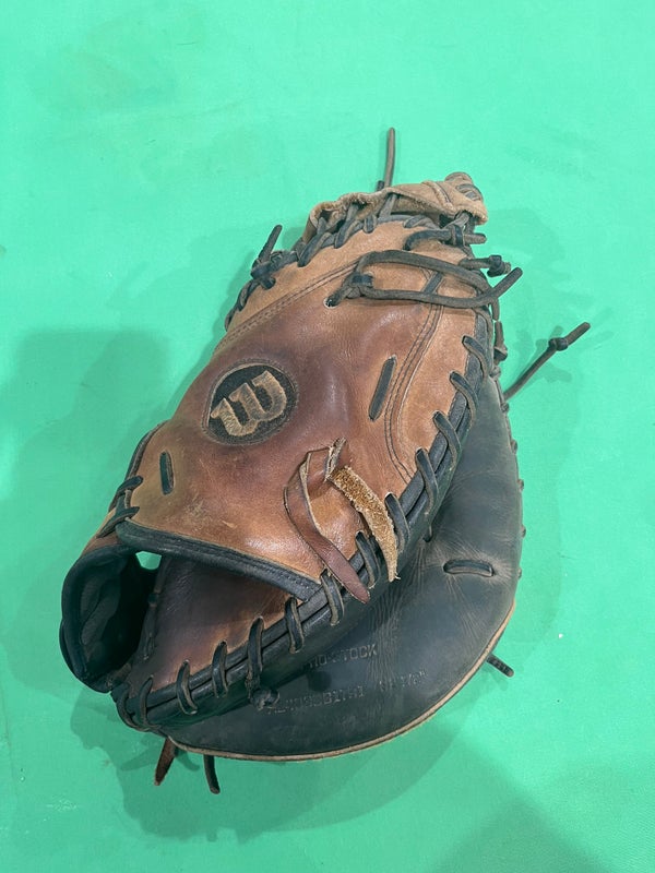 Used Wilson A2000 Right Hand Throw Catcher Baseball Glove 32.5"