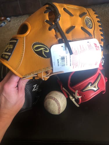Pitcher's 11.75" Heart of the Hide Baseball Glove