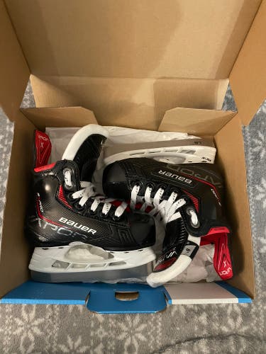 Like New Youth Bauer Vapor 3X Pro Hockey Skates Regular Width Size 8 D
