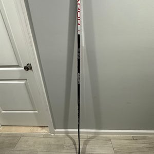 Intermediate Left Hand P28  Vapor Hyperlite Hockey Stick