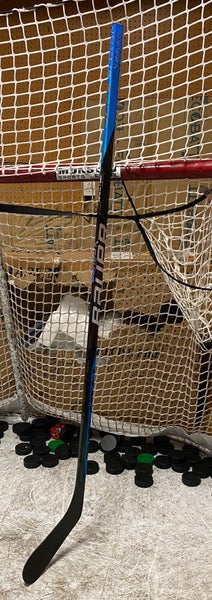 Senior Right Handed P28 Nexus Sync Hockey Stick