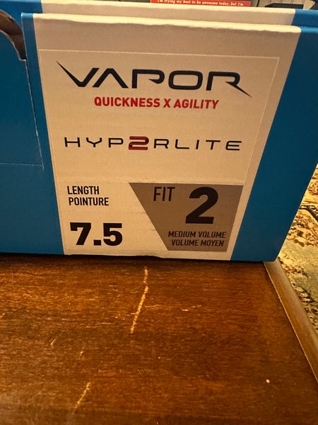 New Bauer Regular Width Size 7.5 Vapor Hyperlite 2 Hockey Skates