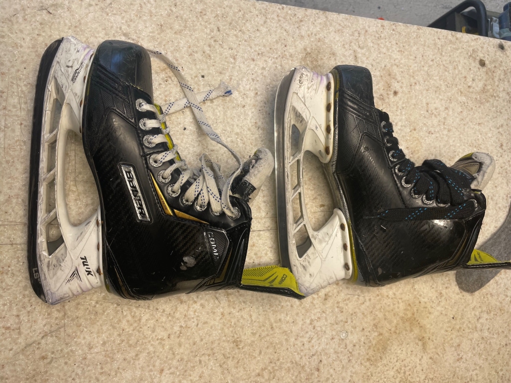 Used Bauer Regular Width  Size 8 Supreme Comp Hockey Skates