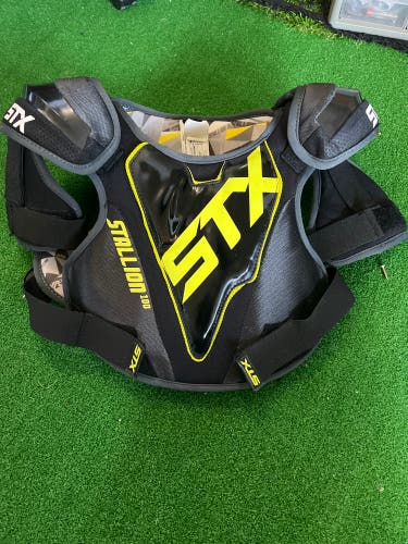 Used Excellent condition Medium STX Stallion 100 Shoulder Pads