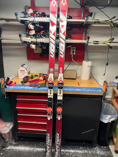 Volkl Racetiger SG skis 200cm R33
