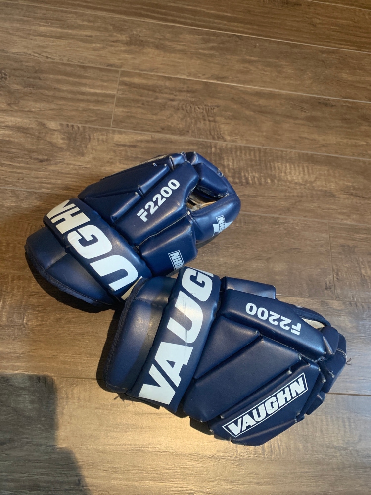 Vaughn hockey gloves