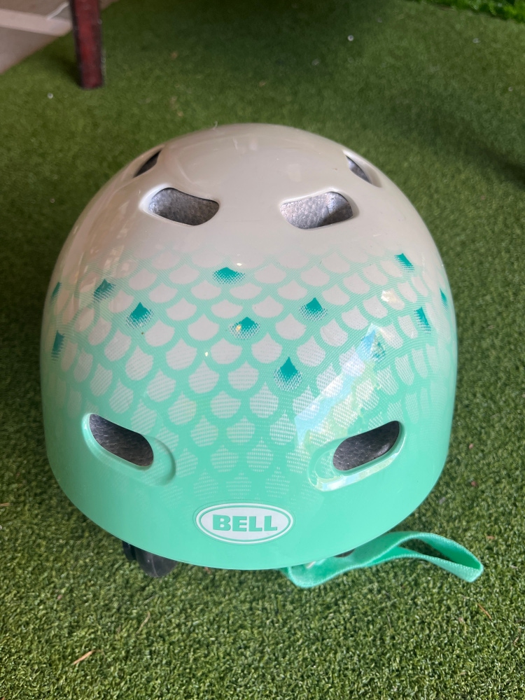 Used Ex condition Girls Bell youth bike Skateboarding helmet