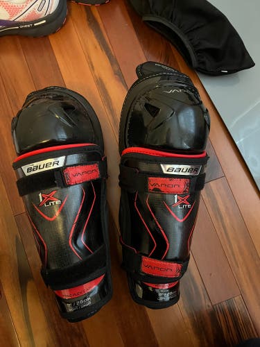 Used Bauer 11" Vapor 1X Lite Shin Pads