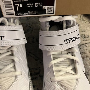 White Youth Men's New Size 7.5 (Women's 8.5) Molded Cleats Nike High Top Trout