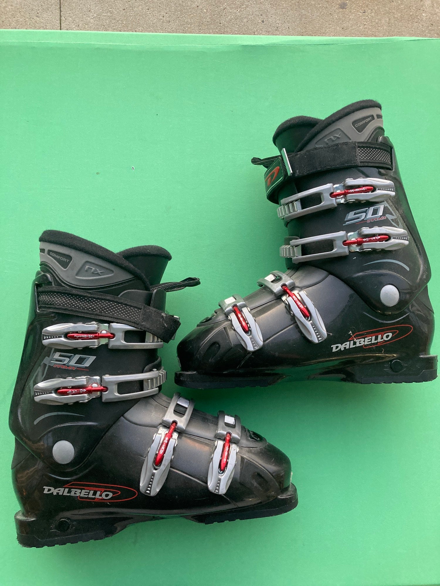 Dalbello Triax 700 TX Ski Patrol Red Ski Boots size 8 men's - Mondo 26.5