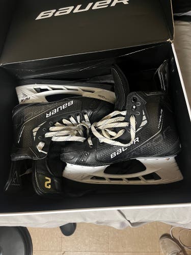 Used Bauer Regular Width Size 8.5 Vapor Hyperlite Hockey Skates