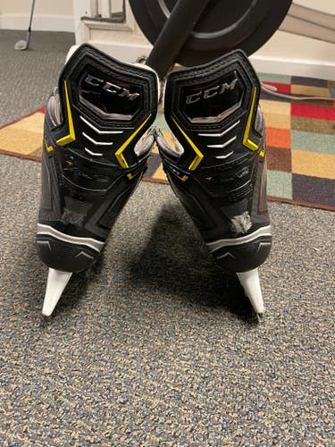 Youth Used CCM Tacks Hockey Skates Regular Width Size 5.5