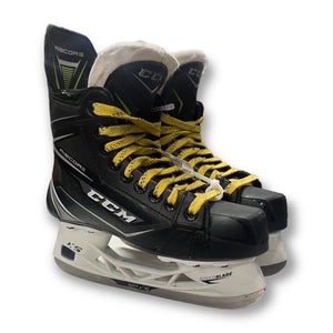 Used Ccm Ribcor 76k Junior 02.5 D - R Regular Ice Hockey Skates