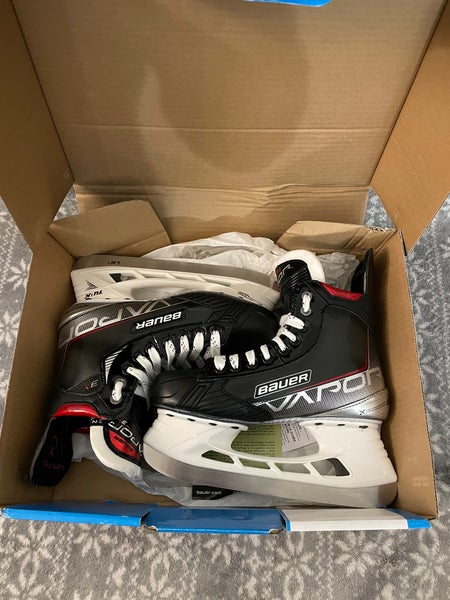 New Bauer Vapor 3X Skates Size 5 Fit 2