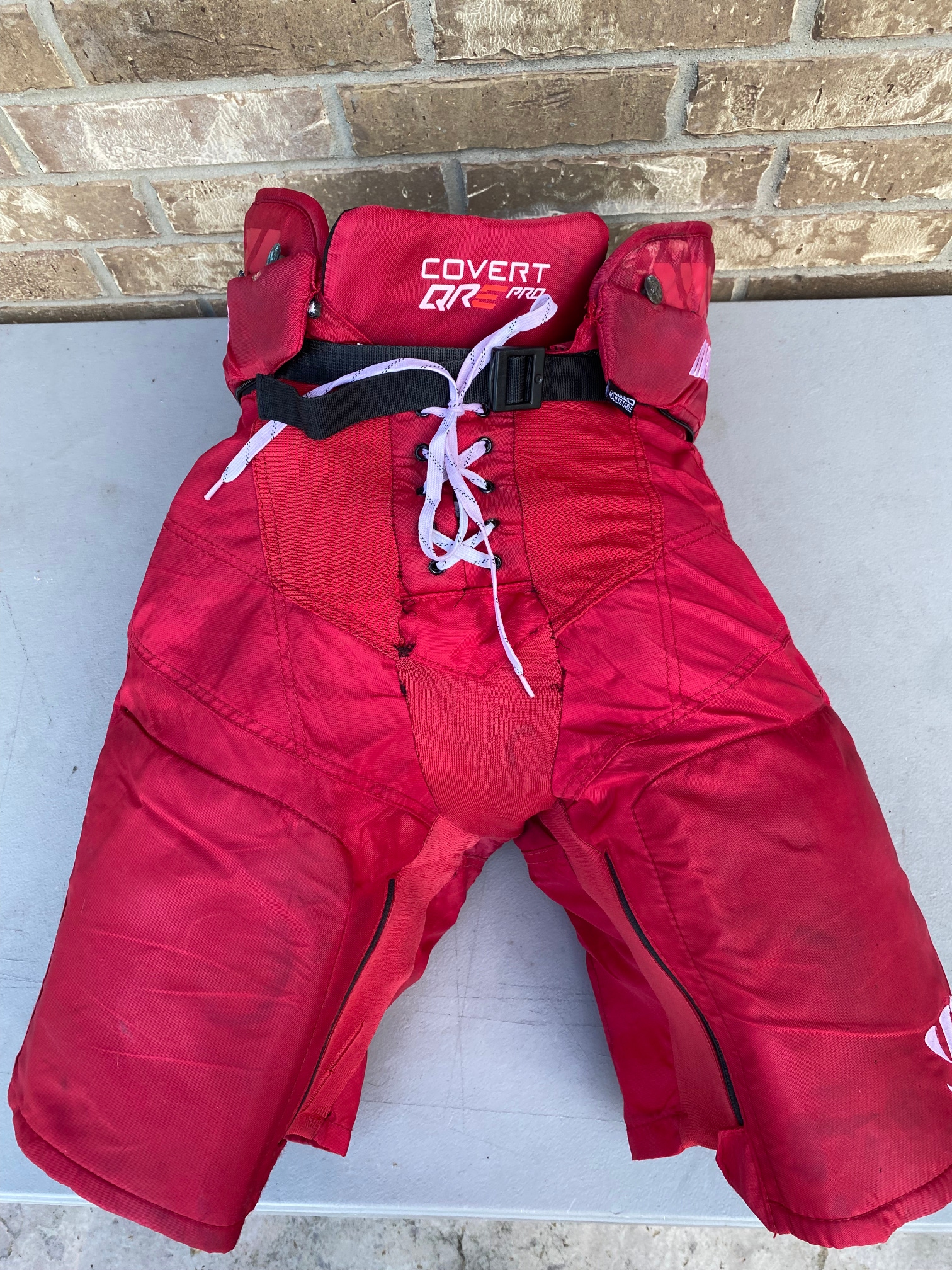 Warrior Covert QRE Pro Stock Hockey Pants Medium Red 8526