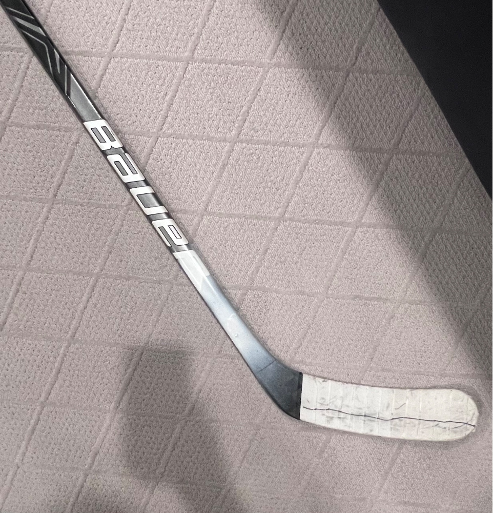 Cracked Vapor Flylight Hockey Stick