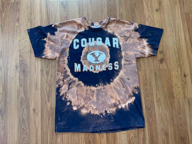 BYU Cougars NCAA BASKETBALL BRIGHAM YOUNG REVERSE TIE DYE Size Large T Shirt!