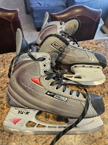Senior Used Bauer Vapor XXXX Hockey Skates Extra Wide Width Size 8.5