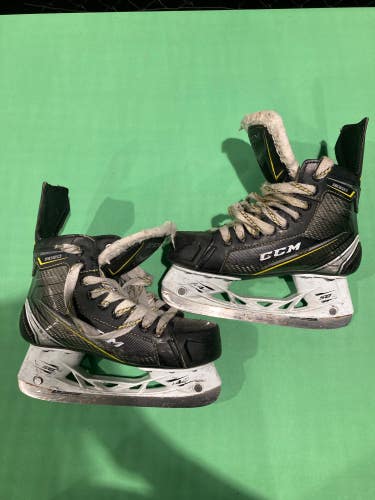Junior Used CCM Tacks 9060 Hockey Skates 3.5D