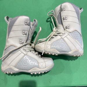 Used Girls 6.0 LTD Snowboard Boots