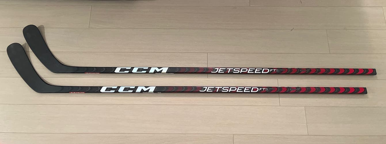2 Pack CCM JetSpeed FT5 Pro P29 75 Flex Senior Right Grip