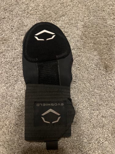 Black Used Senior EvoShield Wrist Guards Sliding mitt