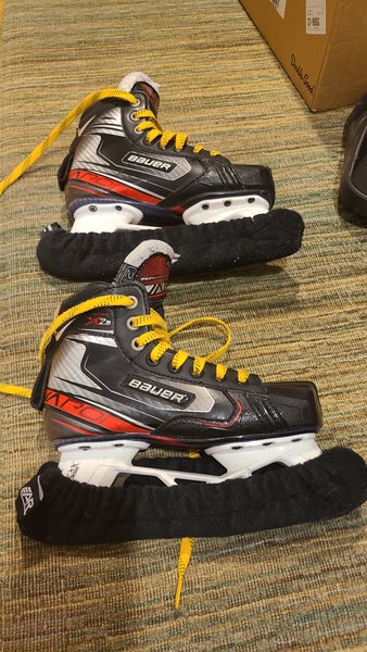Junior Used Bauer Vapor X2.9 Hockey Goalie Skates Regular Width Size 2.5
