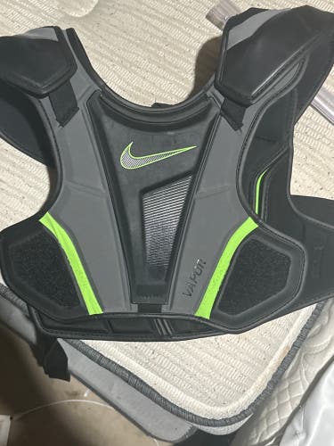 Used Large Nike Vapor 2.0 Shoulder Pads