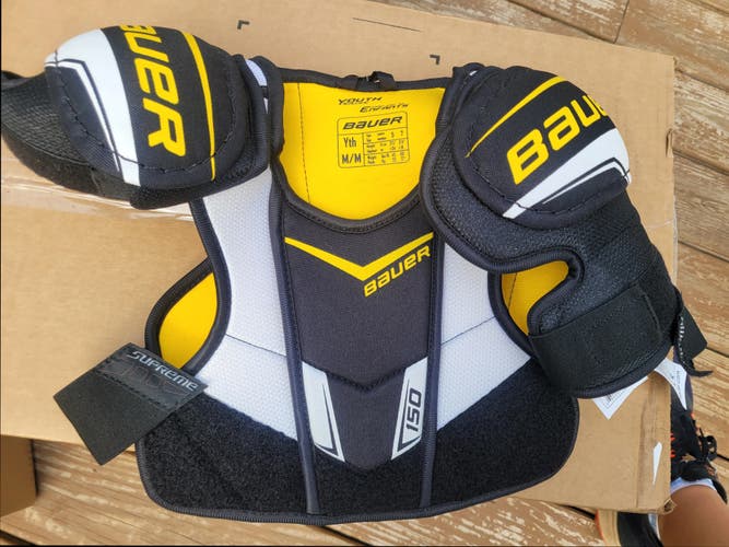 New Youth Medium Bauer Supreme 150 Shoulder Pads
