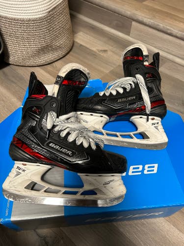 Junior Used Bauer Vapor 2X Hockey Skates Regular Width Size 3.5