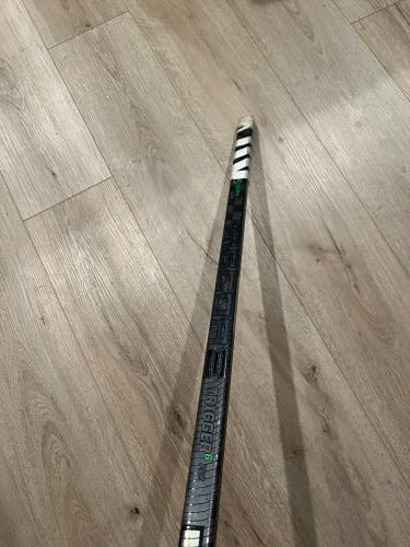 Senior Right Handed P29 Trigger 6 Pro Hockey Stick