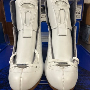 New Riedell 229 Edge White Boot Size 6.5 - Medium Width