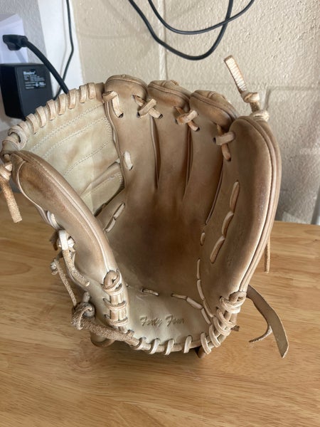 Pitcher's 11.75" Signiture Series Baseball Glove