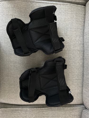 Vaughn Ventus LT60 ice hockey goalie knee guards junior black used goal thigh jr