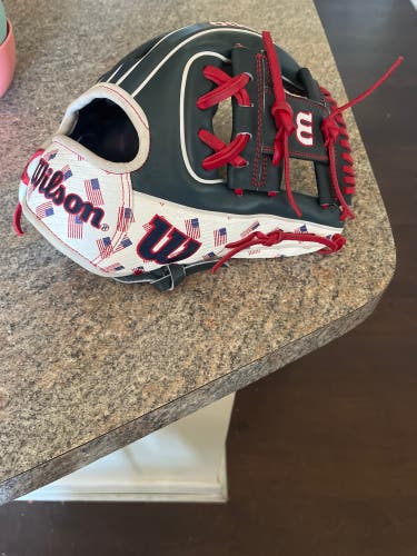 New 2023 Infield 11.5" A2000 Baseball Glove July Glove Of The Month
