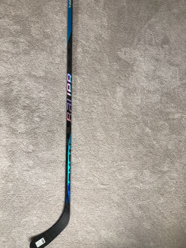 Senior Right Handed Grip P92  Nexus Sync Hockey Stick