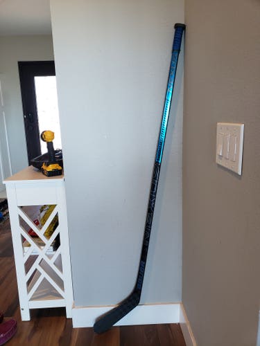 Intermediate Used Right Handed Bauer Nexus 2N Pro Hockey Stick PM9 65 flex