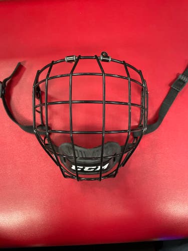 Used CCM FM580 Cage - Medium Black (4)