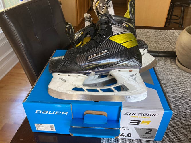 Intermediate Bauer Regular Width Size 4 Supreme 3S Hockey Skates