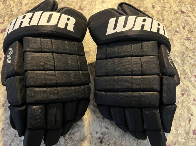 Warrior 14" Franchise Gloves Dressed As AX1