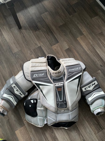 Used Medium CCM Extreme Flex Shield II Goalie Chest Protector