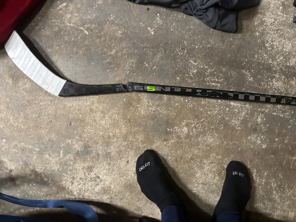 Senior Left Hand P28 Ag5nt Hockey Stick