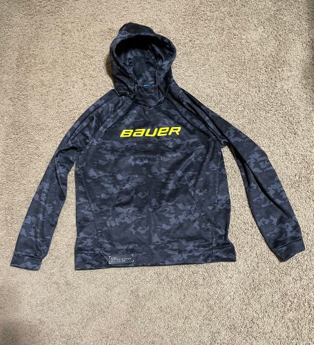 Used Bauer camo series hoodie large