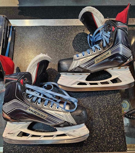 Senior Used Bauer Vapor X900 Hockey Skates Regular Width Size 9