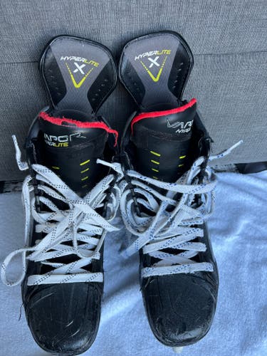 Senior Used Bauer Vapor Hyperlite Hockey Skates Regular Width Size 10