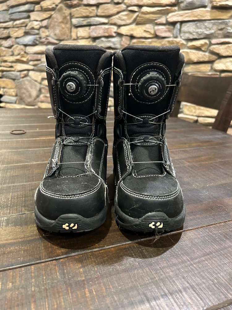Used Size 4.0 (Women's 5.0) K2 All Mountain Vandal Snowboard Boots